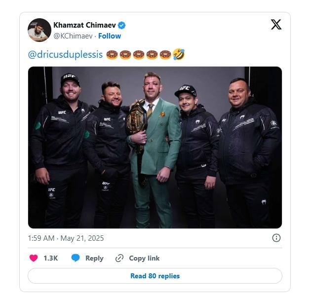 UFC 319 : Khamzat Chimaev critique le physique des coachs de du Plessis avant le combat pour le titre