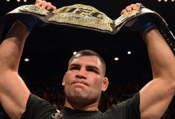 L’ancien champion UFC Cain Velasquez révèle que sa caution a été réglée par Dana White en 2022