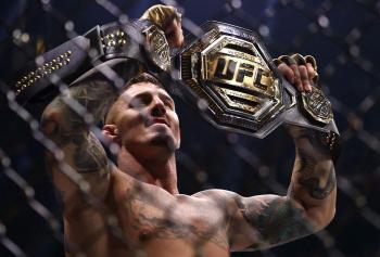 Tom Aspinall se proclame champion poids lourds incontesté de l’UFC