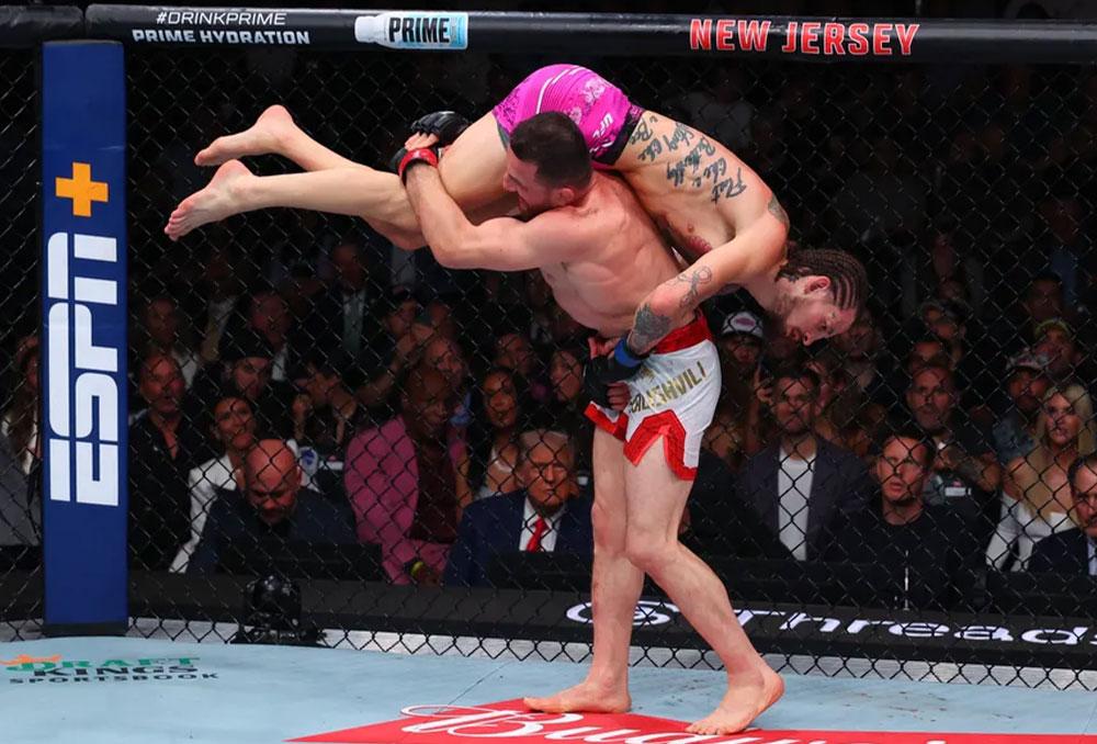 UFC 316 - Merab Dvalishvili confirme sa suprématie en soumettant O’Malley au 3e round | Newark