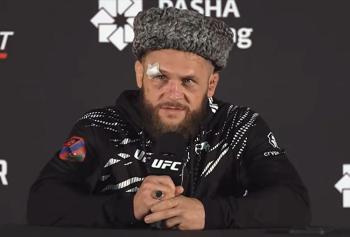 Rafael Fiziev vise Dan Hooker après sa victoire et remet en cause son classement à l’UFC | UFC on ABC 8