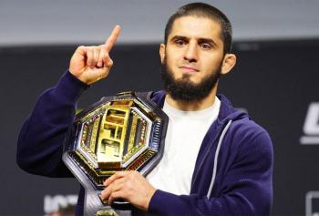 Islam Makhachev justifie son passage chez les poids mi-moyens et la fin de son règne historique en poids légers