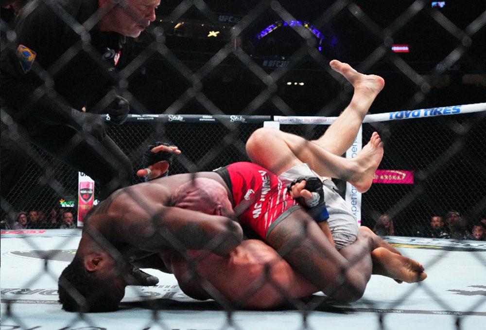 Terrance McKinney finalise Viacheslav Borshchev en 55 secondes par guillotine à l’UFC 317 | Las Vegas