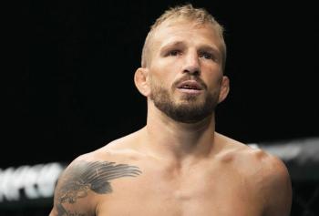 À l’approche de l’UFC 319, TJ Dillashaw partage un conseil crucial à Khamzat Chimaev sur son point faible