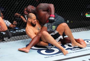 Derrick Lewis triomphe par TKO en 35 secondes et conforte son statut de roi du K.O. lors de l'UFC on ESPN 70 | Nashville
