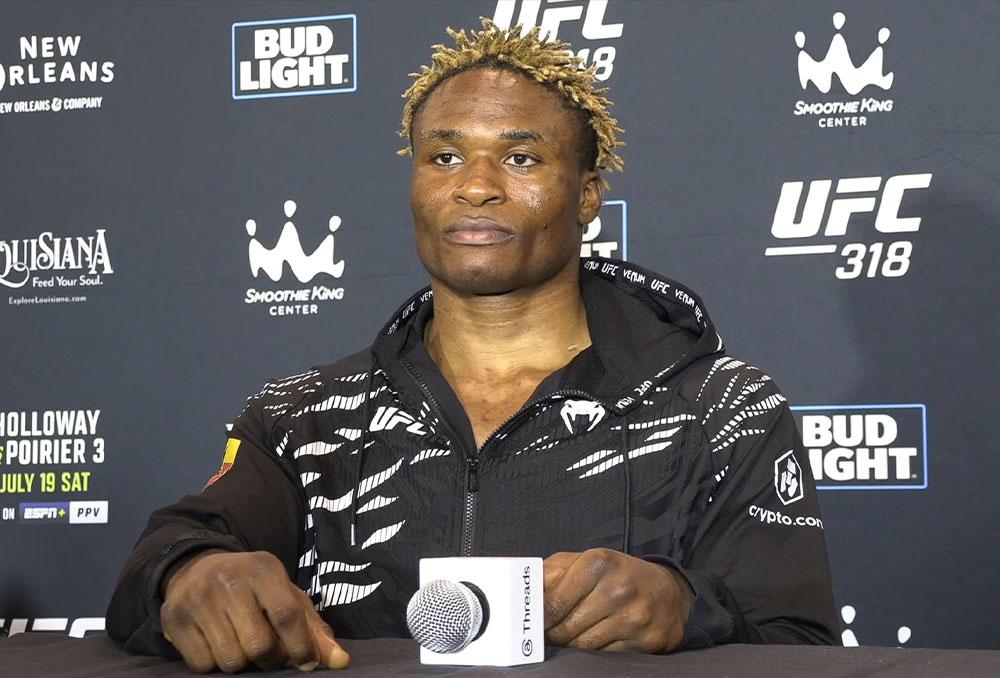 Ateba Gautier révèle comment il a étudié la physique pour rassurer sa mère sur son choix de carrière | UFC 318
