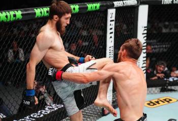 Bryce Mitchell ne se souvient pas de la moitié du premier round après avoir été sonné par un coup de genou de Said Nurmagomedov | UFC on ABC 9