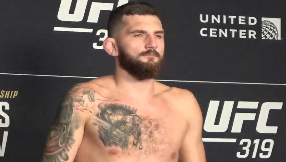 UFC 319 - La pesée : résultats, vidéos, faceoffs | Chicago