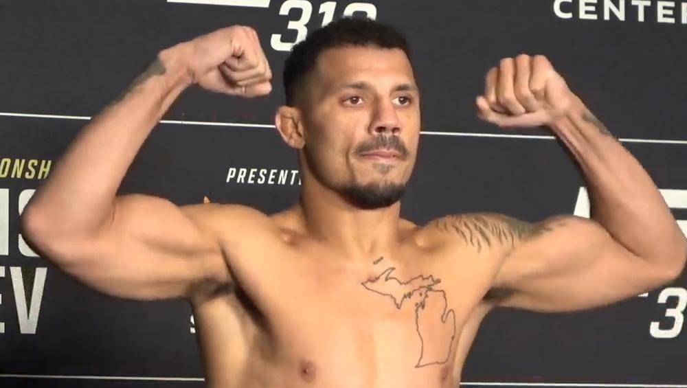 UFC 319 - La pesée : résultats, vidéos, faceoffs | Chicago