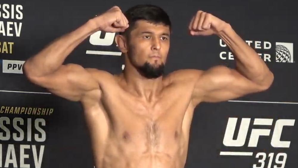 UFC 319 - La pesée : résultats, vidéos, faceoffs | Chicago