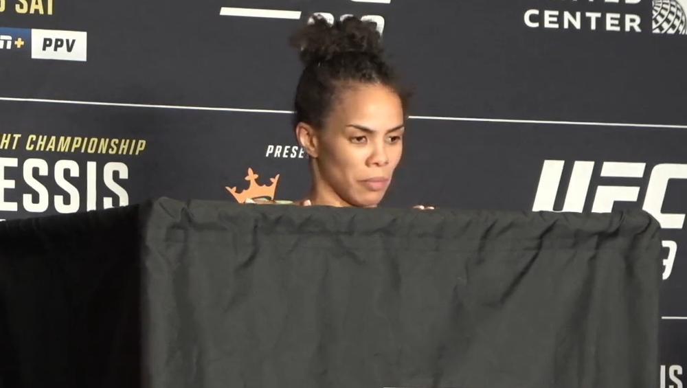 UFC 319 - La pesée : résultats, vidéos, faceoffs | Chicago