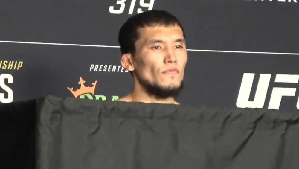 UFC 319 - La pesée : résultats, vidéos, faceoffs | Chicago