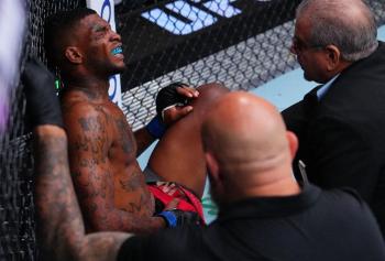 La Noche UFC voit le duel des poids moyens Reese contre Dumas se conclure par un no contest au premier round