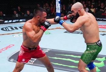 Rafa Garcia stoppe Jared Gordon par un TKO décisif au troisième round au cours de la Noche UFC