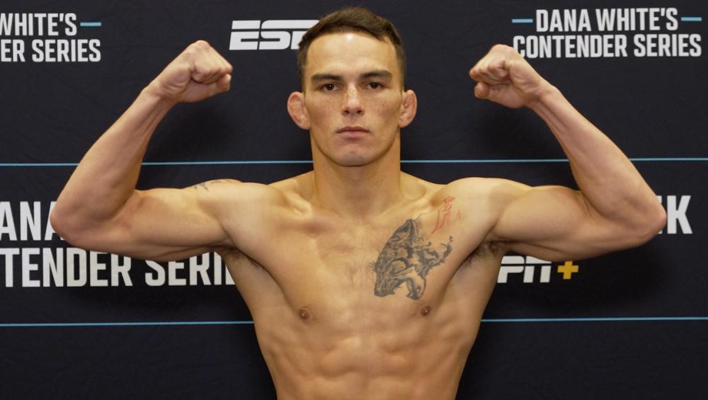 L'invaincu Cody Chovancek met son bilan parfait en jeu face au dangereux Raphael Uchegbu | DWCS 82