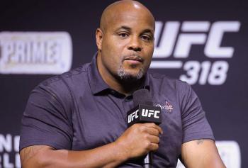 Jon Jones serait un pari plus sûr que Conor McGregor pour le main event de l'UFC à Washington, selon Daniel Cormier