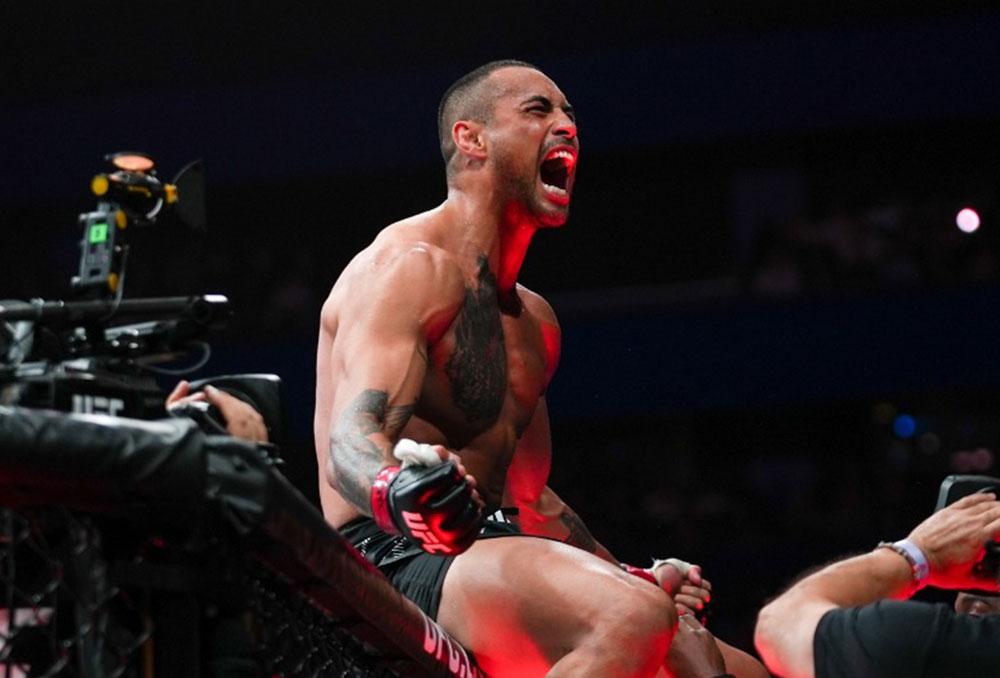 Carlos Ulberg foudroie Dominick Reyes d'une droite surpuissante et décroche la victoire lors du main event de l'UFC Perth