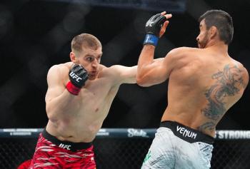 Edmen Shahbazyan foudroie Andre Muniz à deux secondes de la fiçn du round | UFC 320