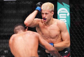 Jakub Wiklacz réussit ses débuts en battant Patchy Mix par décision partagée | UFC 320