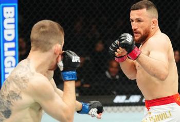 Merab Dvalishvili domine Cory Sandhagen par décision unanime et conserve sa ceinture à l'UFC 320