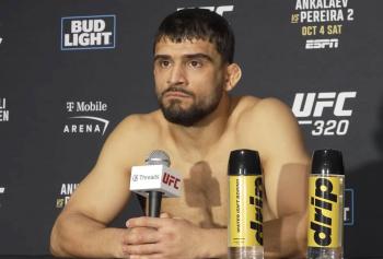 Ramiz Brahimaj assume son statut d'outsider et se moque des bookmakers | UFC 320