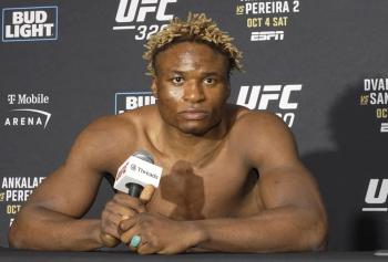 À 23 ans, Ateba Gautier refuse de brûler les étapes vers le titre | UFC 320
