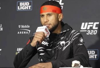 Youssef Zalal dédie sa victoire à sa mère, présente pour la première fois à un de ses combats | UFC 320