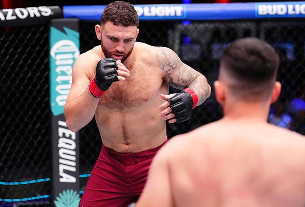 Luke Fernandez foudroie Rafael Pergentino par TKO en 15 secondes | DWCS 85