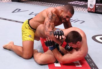 Vitor Petrino foudroie Thomas Petersen avec un uppercut dévastateur | UFC Rio de Janeiro