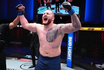 Jovan Leka inverse la tendance et s'impose par décision face à Azamat Nuftillaev | DWCS 86