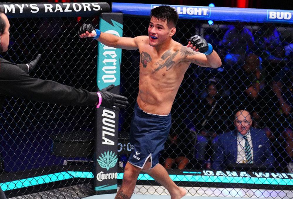 Juan Diaz foudroie Won Il Kwon d'un coup de coude retourné magistral | DWCS 86
