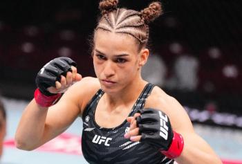 Stephanie Luciano soumet Ravena Oliveira par étranglement au troisième round | UFC Vancouver