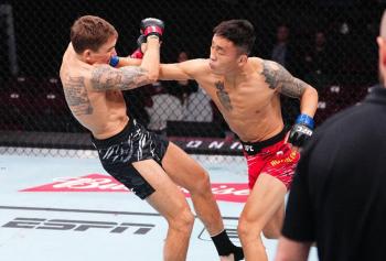 Aoriqileng foudroie Cody Gibson avec un direct du droit en seulement 21 secondes | UFC Vancouver