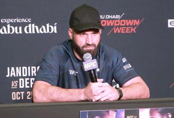 Azamat Murzakanov privilégie la performance à la “hype” médiatique | UFC 321