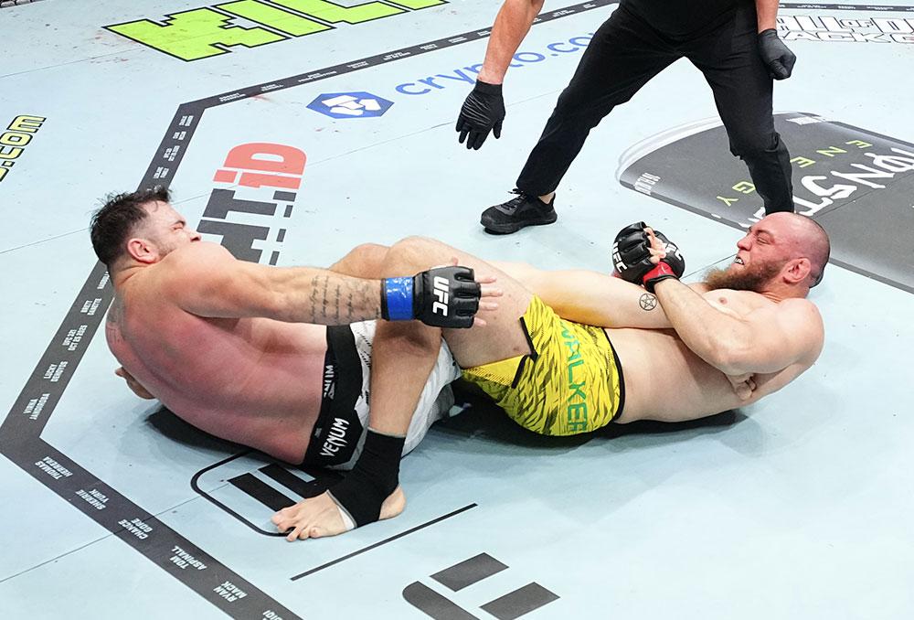 Valter Walker soumet Louie Sutherland avec une nouvelle clé de talon au premier round | UFC 321