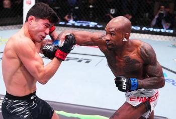 Jamall Emmers enchaîne une deuxième victoire contre Hyder Amil | UFC Vegas 111