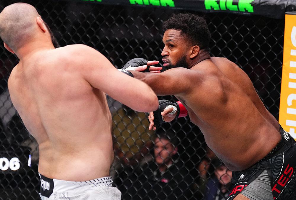 Waldo Cortes Acosta fait parler la poudre et détruit Shamil Gaziev pour s'offrir la victoire | UFC Qatar