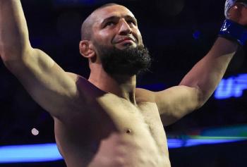 Khamzat Chimaev confirme sa volonté de traquer Alex Pereira pour arracher la ceinture des poids mi-lourds