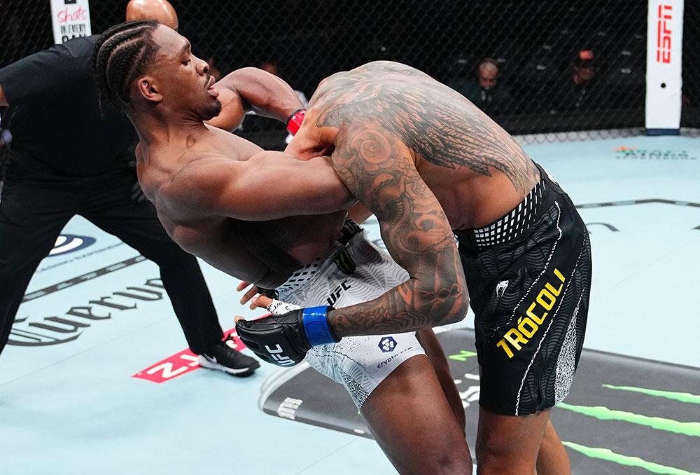 Mansur Abdul-Malik s’offre une victoire éclair par soumission face à Antonio Trocoli au premier round | UFC 323