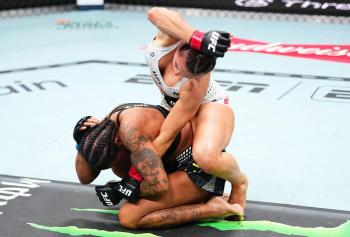 Maycee Barber réussit son grand retour et s'impose face à Karine Silva par décision | UFC 323