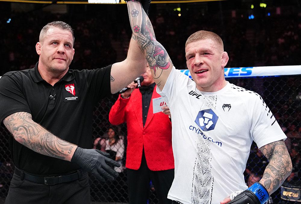 Chris Duncan brise l'élan de Terrance McKinney d'un coup de coude avant de le finaliser au sol | UFC 323