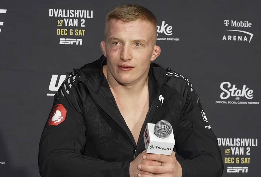 Iwo Baraniewski confie avoir combattu en mode pilote automatique | UFC 323