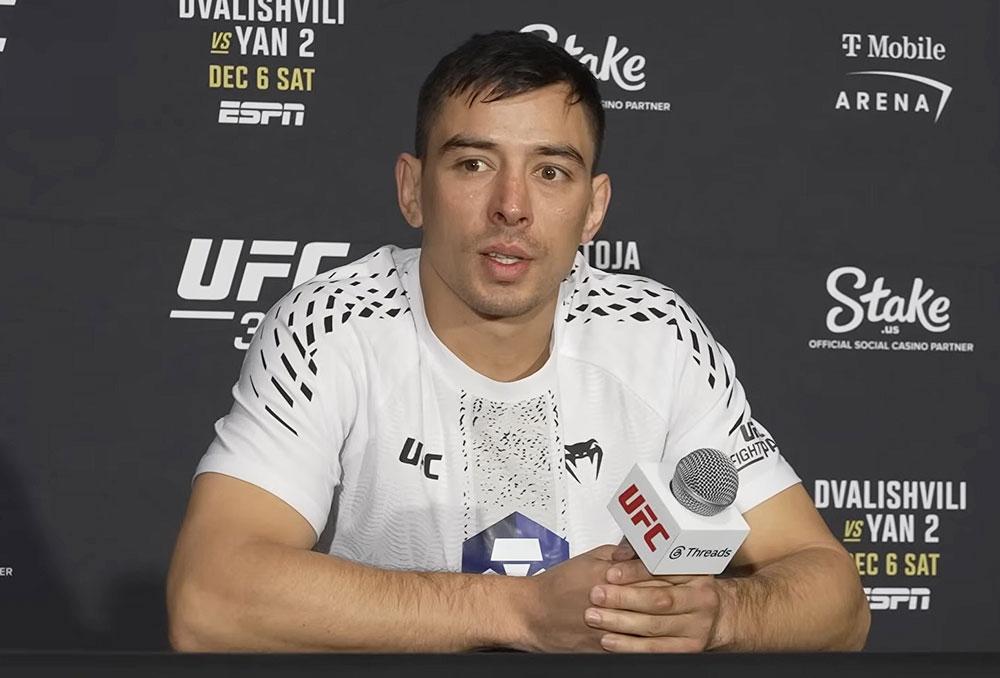 Manuel Torres décline poliment l'UFC Mexico pour privilégier sa récupération physique | UFC 323