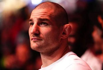 Sean Strickland révèle avoir affronté Dricus du Plessis avec une épaule cassée sous la pression de l’UFC