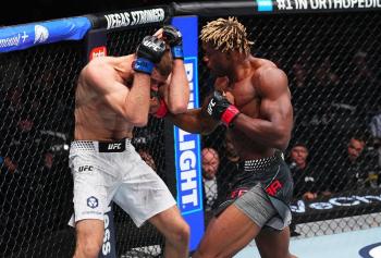 La puissance d'Ateba Gautier fait la différence face à la résilience d'Andrey Pulyaev | UFC 324