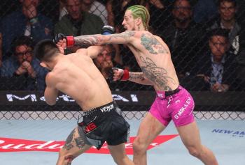 Sean O'Malley arrache la victoire à la décision contre Song Yadong au terme d'un combat serré | UFC 324