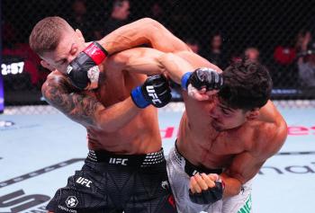 Jonathan Micallef endort Oban Elliott devant son public avec un étranglement arrière | UFC 325