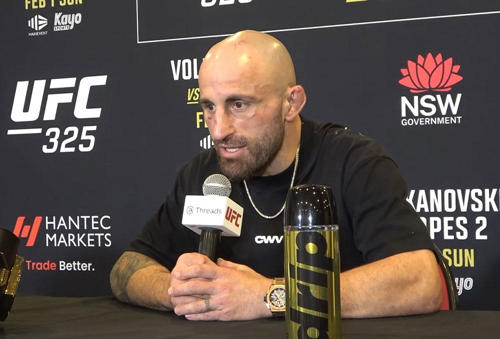 Alexander Volkanovski tourne en dérision la menace de Jean Silva de s'entraîner avec Ilia Topuria | UFC 325