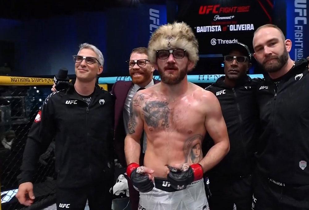 Michal Oleksiejczuk arrache une victoire sanglante face à un Marc-Andre Barriault héroïque | UFC Fight Night 266