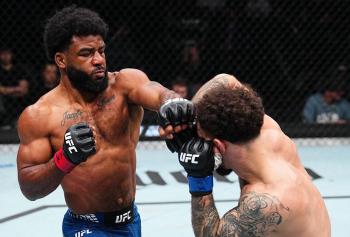 Jacobe Smith foudroie Josiah Harrell par KO et enchaîne une onzième victoire consécutive | UFC Fight Night 267